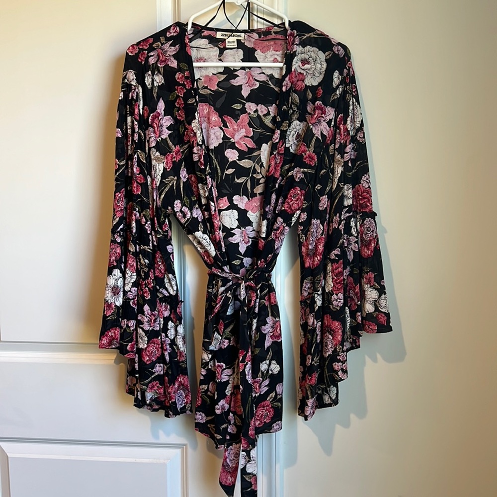 Billabong floral kimono